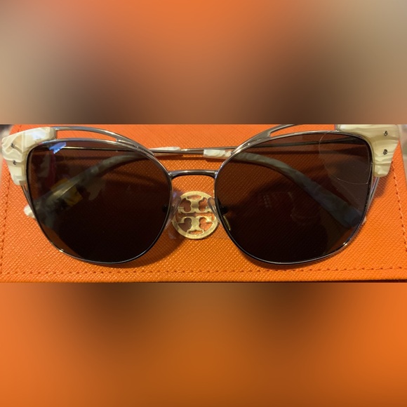 Tory Burch Silver frames /Pearlish detail Sunglasses with Brown Lenses - Picture 4 of 5